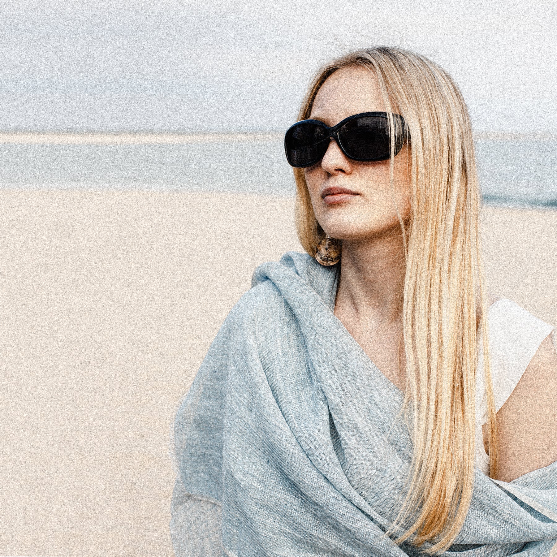 SCARVES & LINENS