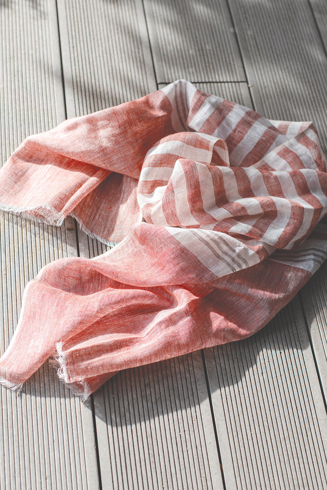 Hand-Loomed Linen Scarf – Red – Gift packaging – The Sea Shed