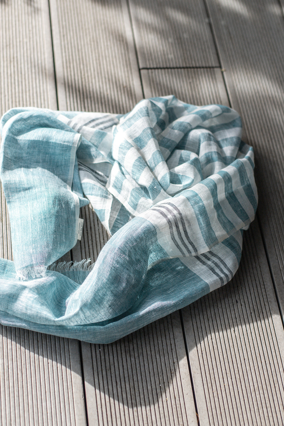 Hand-Loomed Linen Scarf – Blue – Gift packaging – The Sea Shed